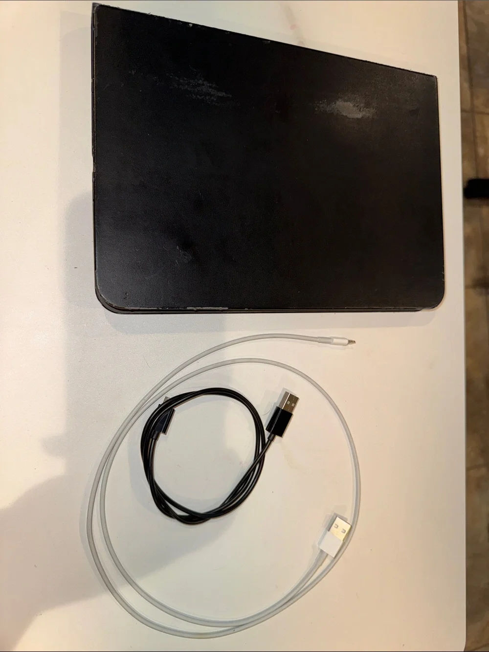 Apple iPad Air 2 in Black with White Lightning Cable & Bluetooth Keyboard Jacket